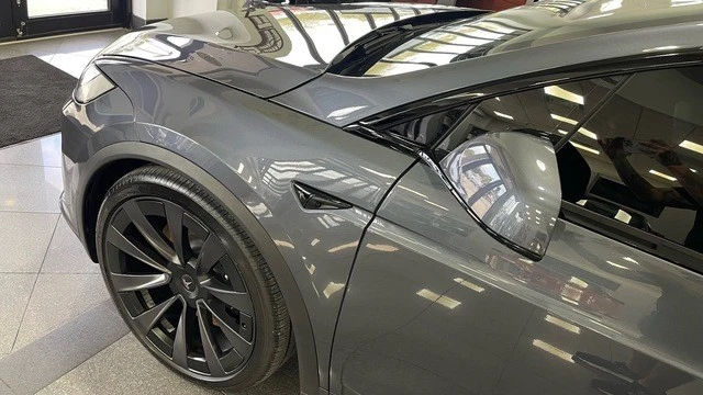 2022 Tesla Model X - Image 12 of 31