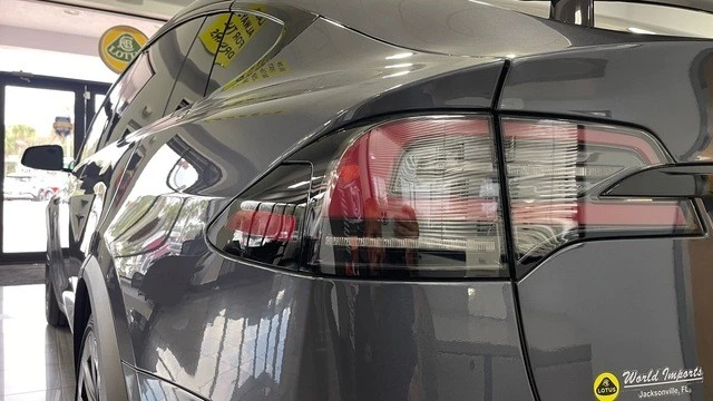 2022 Tesla Model X - Image 15 of 31