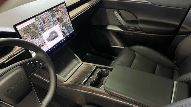 2022 Tesla Model X - Image 27 of 31