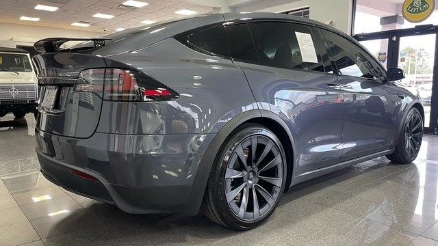 2022 Tesla Model X - Image 4 of 31