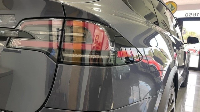 2022 Tesla Model X - Image 17 of 31