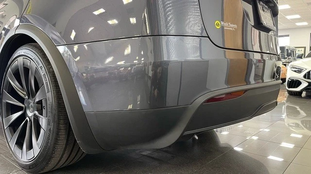 2022 Tesla Model X - Image 16 of 31