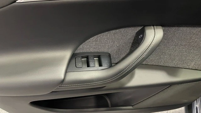 2022 Tesla Model X - Image 24 of 31