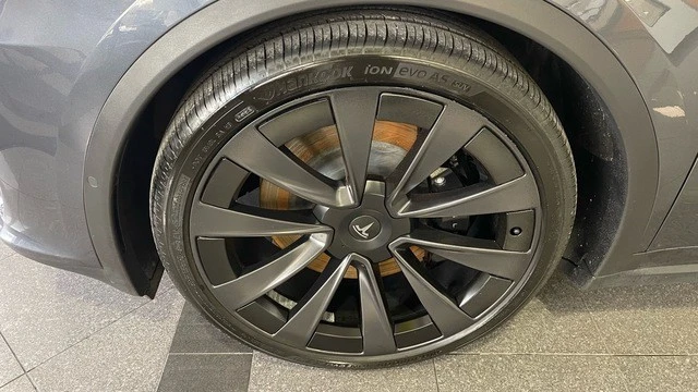 2022 Tesla Model X - Image 21 of 31