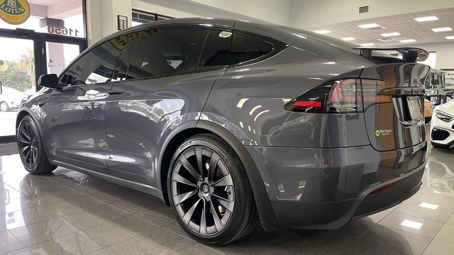 2022 Tesla Model X - Image 3 of 31