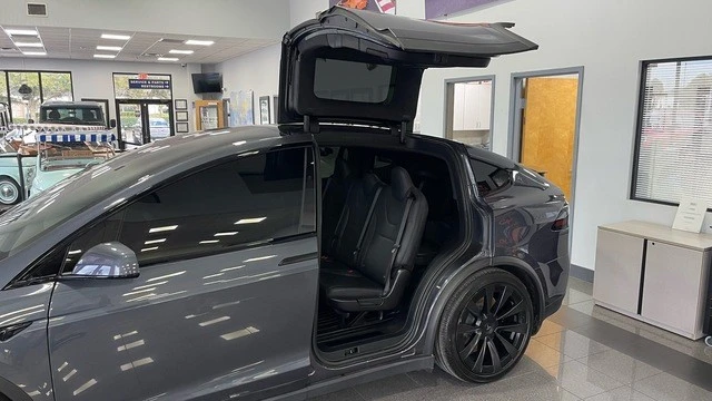 2022 Tesla Model X - Image 29 of 31