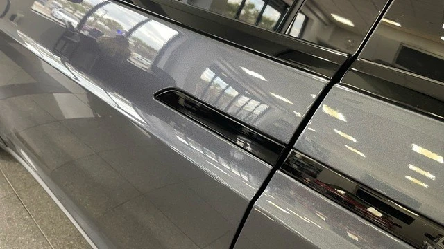 2022 Tesla Model X - Image 13 of 31