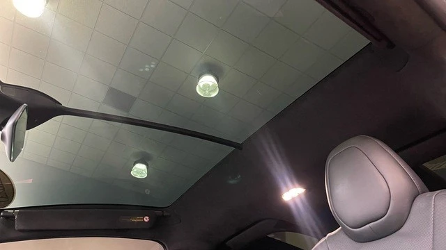 2022 Tesla Model X - Image 28 of 31