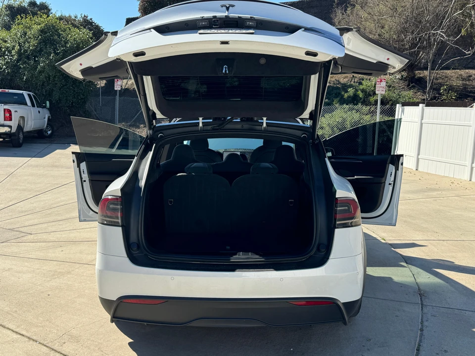 2022 Tesla Model X - Image 21 of 31
