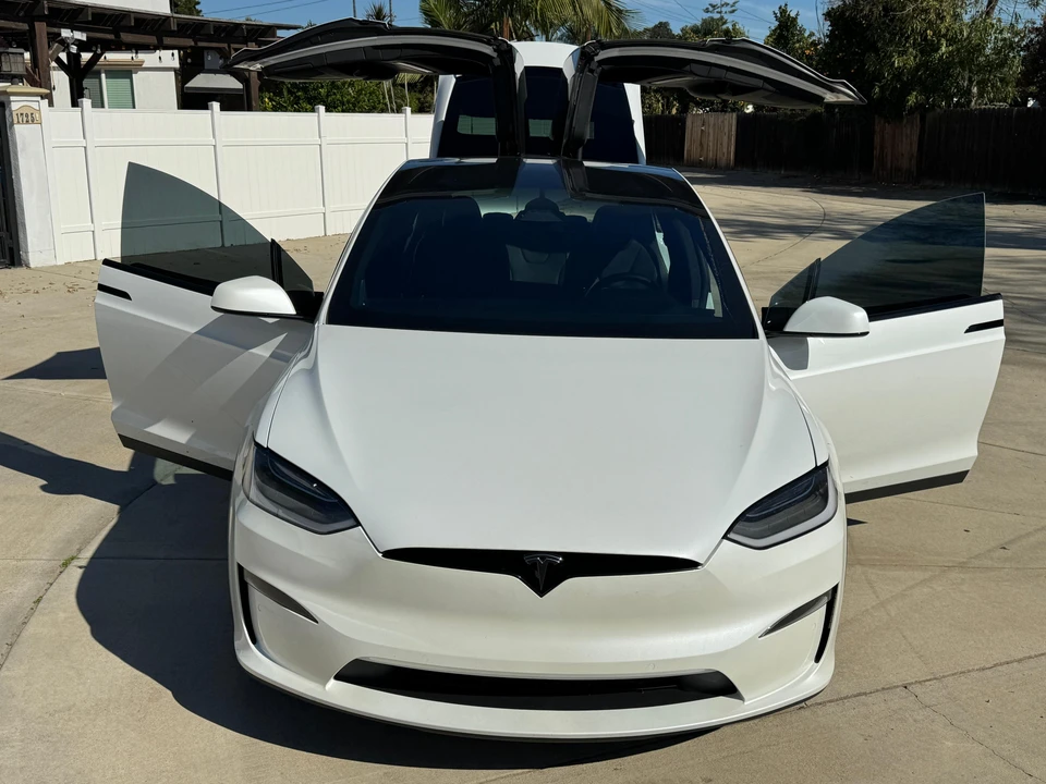 2022 Tesla Model X - Image 13 of 31