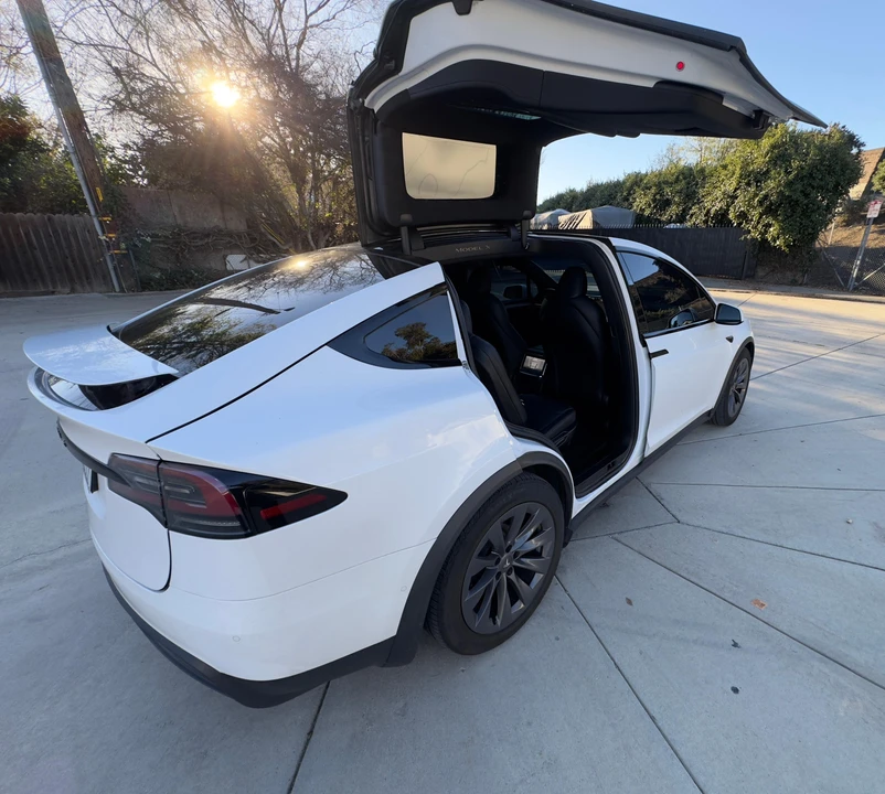 2022 Tesla Model X - Image 24 of 31