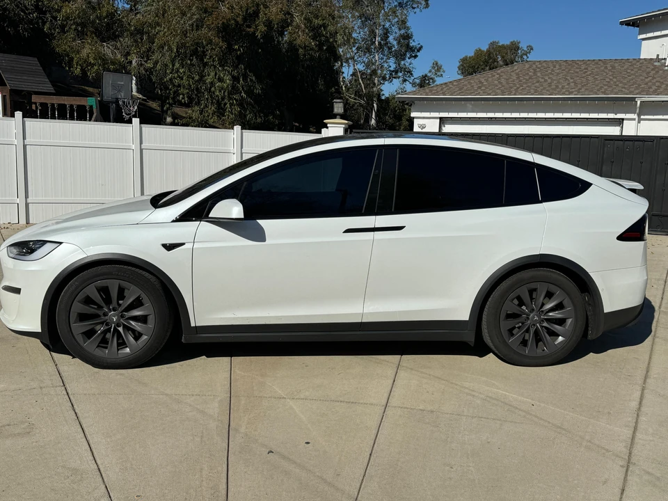 2022 Tesla Model X - Image 8 of 31