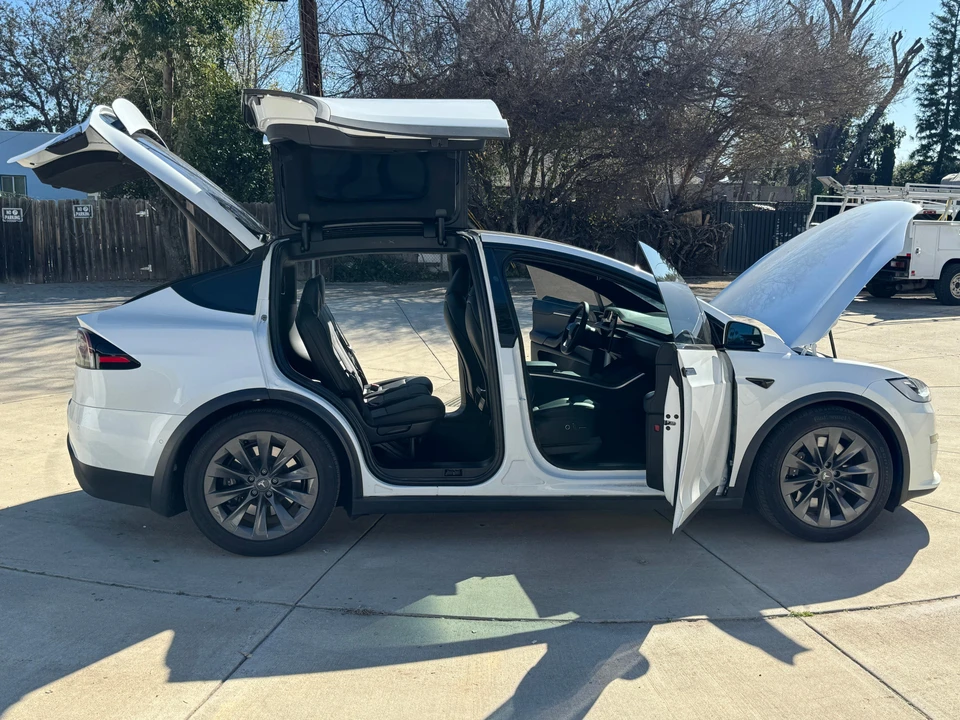 2022 Tesla Model X - Image 25 of 31
