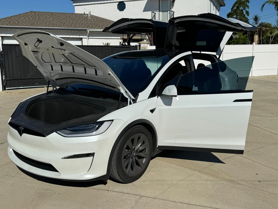 2022 Tesla Model X - Image 15 of 31