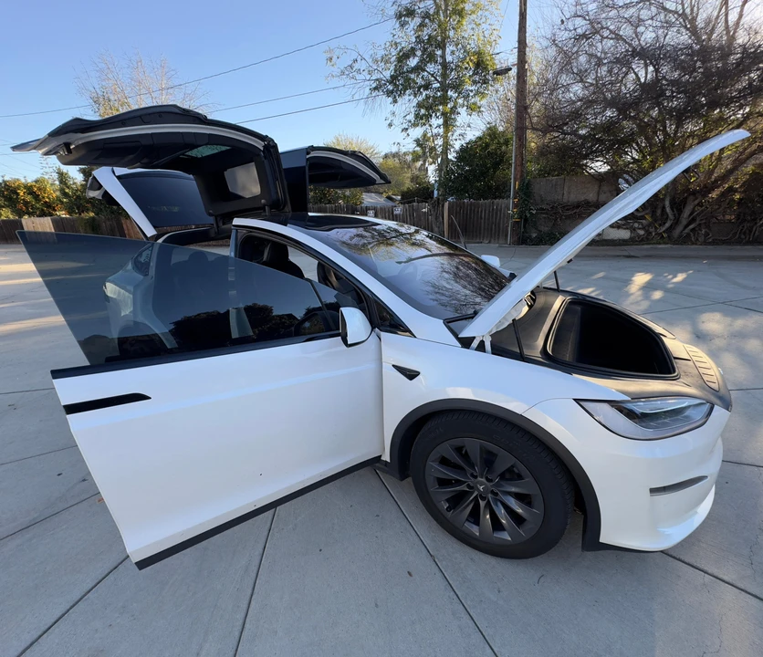 2022 Tesla Model X - Image 26 of 31