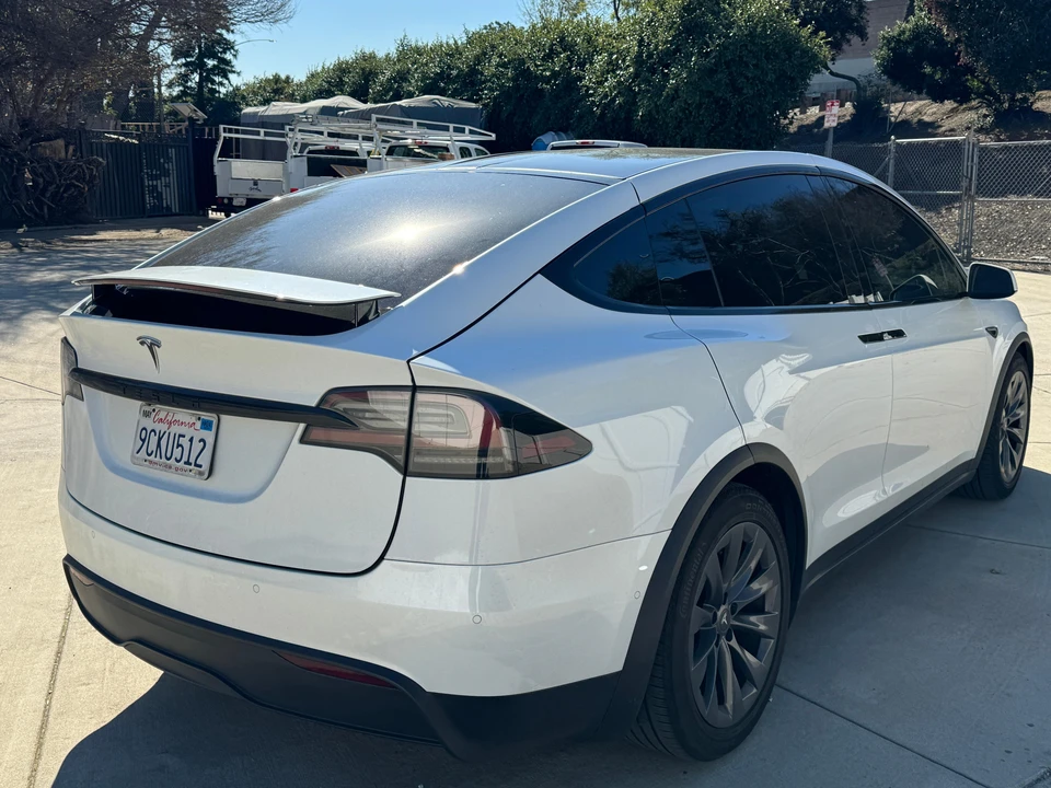 2022 Tesla Model X - Image 10 of 31