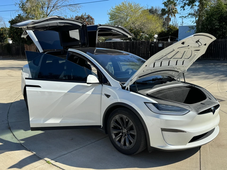 2022 Tesla Model X - Image 27 of 31