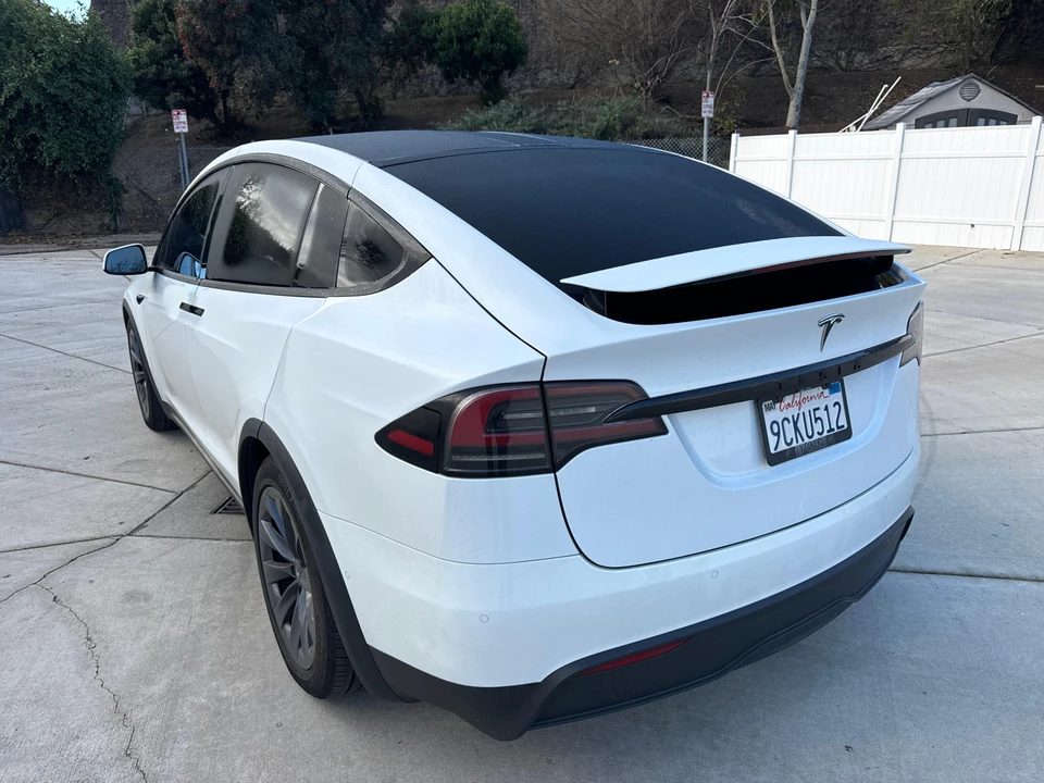 2022 Tesla Model X - Image 9 of 31