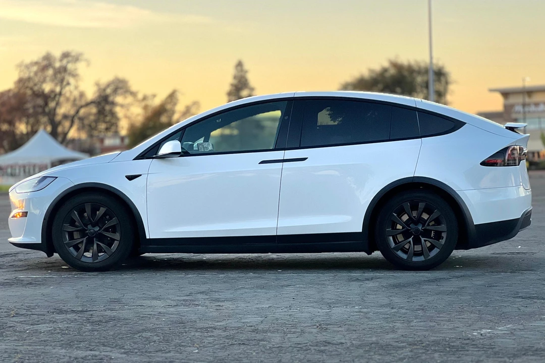 2022 Tesla Model X - Image 3 of 31