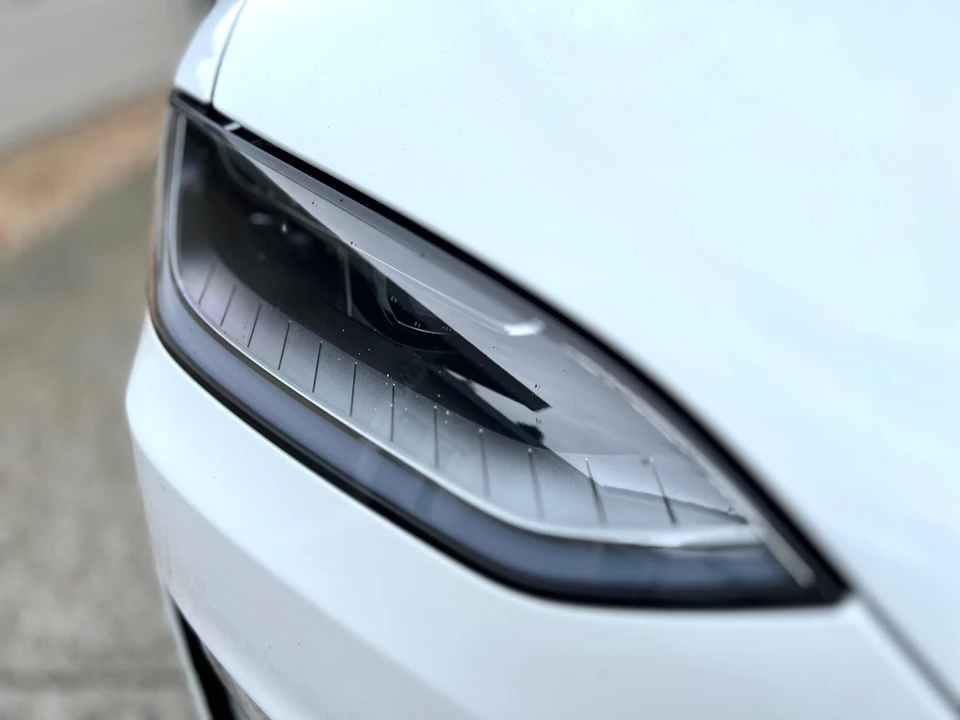 2022 Tesla Model X - Image 10 of 31
