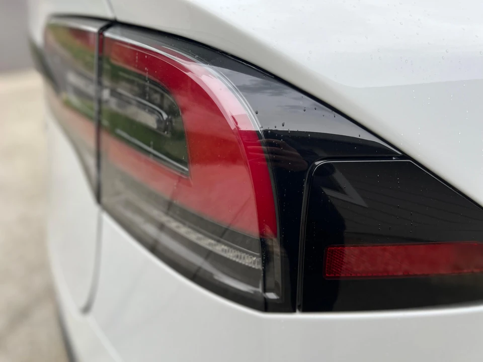 2022 Tesla Model X - Image 18 of 31