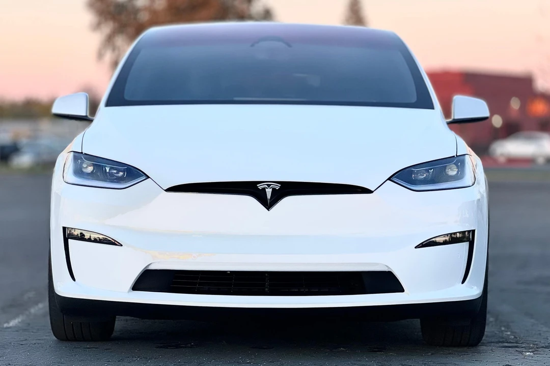 2022 Tesla Model X - Image 2 of 31