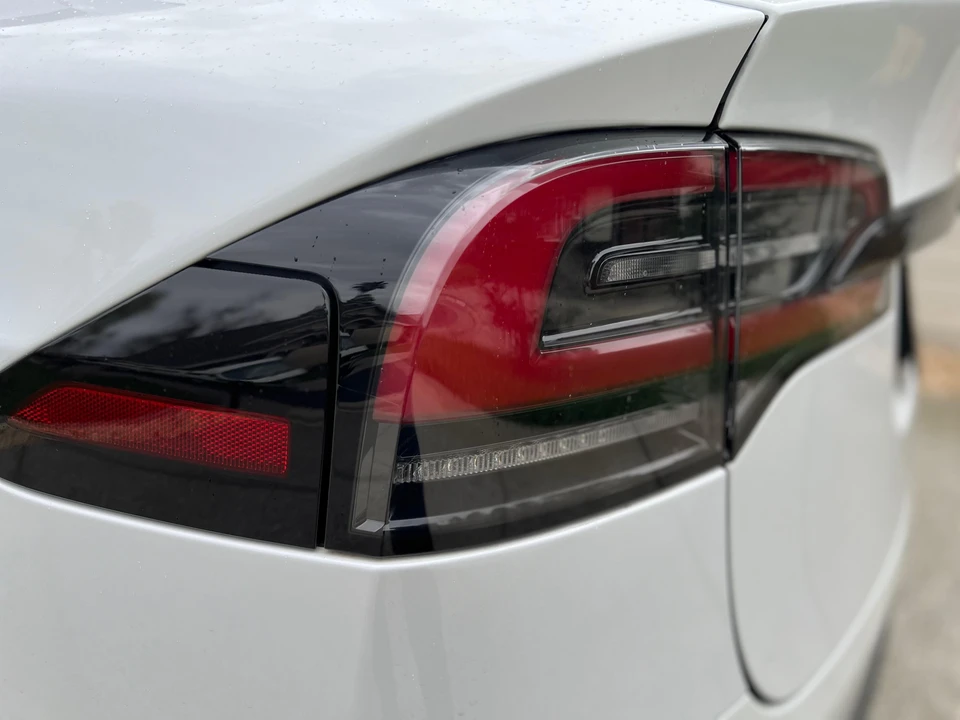 2022 Tesla Model X - Image 15 of 31