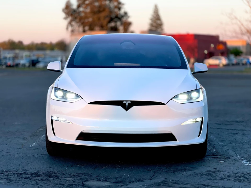 2022 Tesla Model X - Image 6 of 31