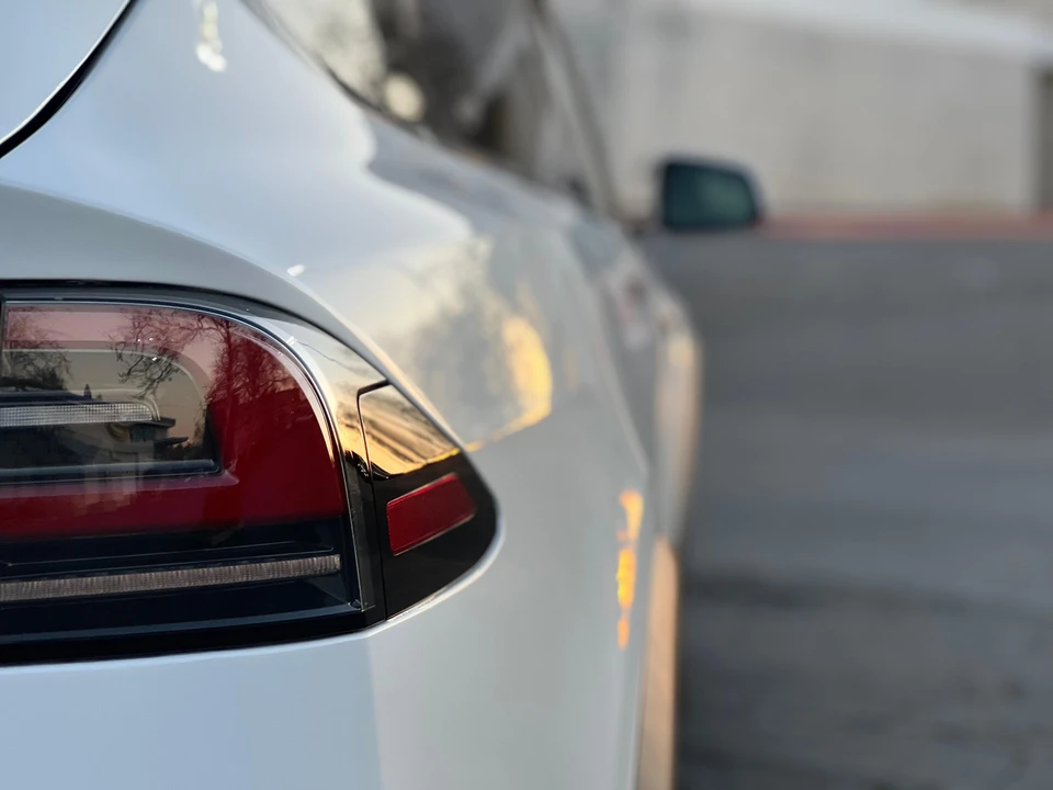 2022 Tesla Model X - Image 17 of 31