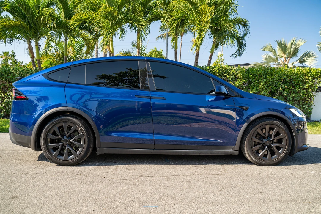 2022 Tesla Model X - Image 9 of 31