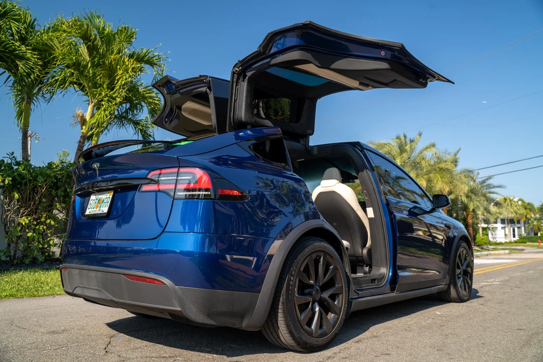 2022 Tesla Model X - Image 15 of 31