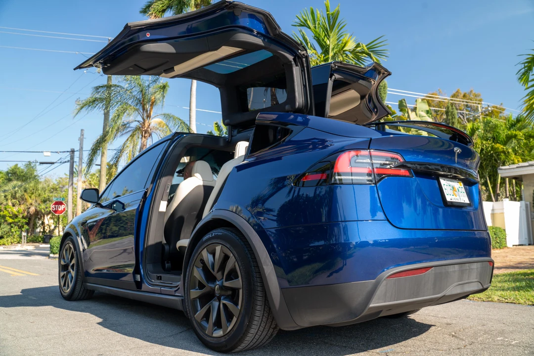 2022 Tesla Model X - Image 13 of 31