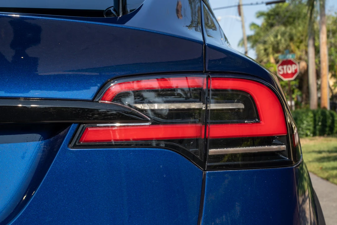 2022 Tesla Model X - Image 28 of 31