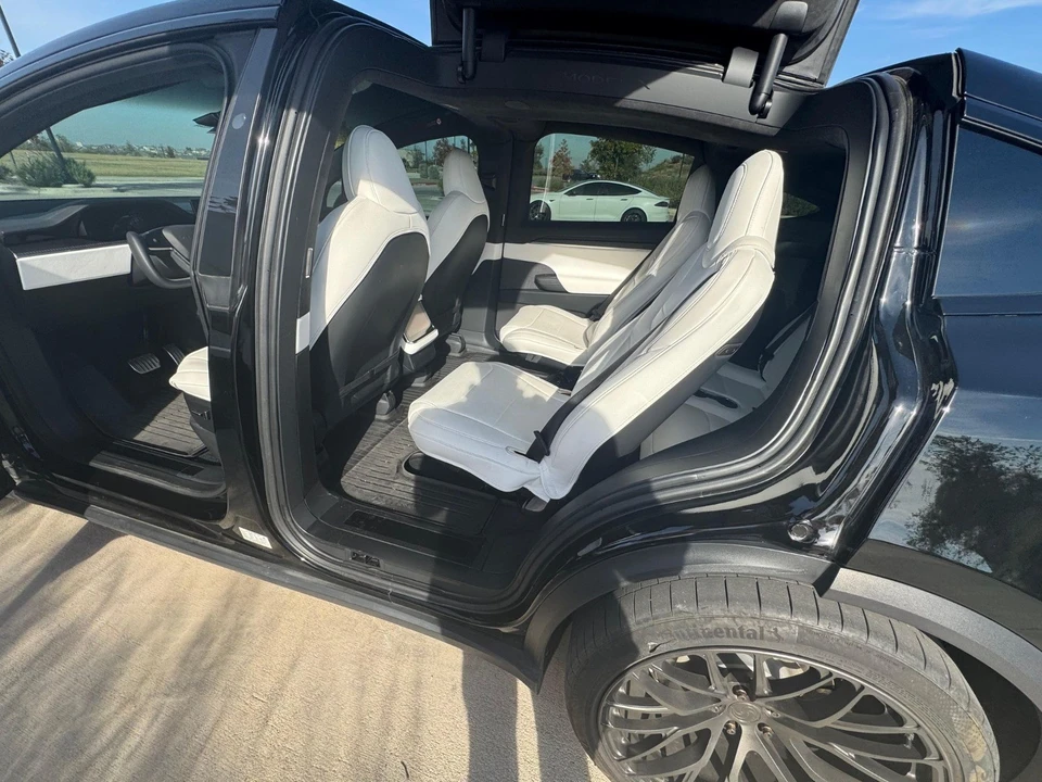 2022 Tesla Model X - Image 6 of 18