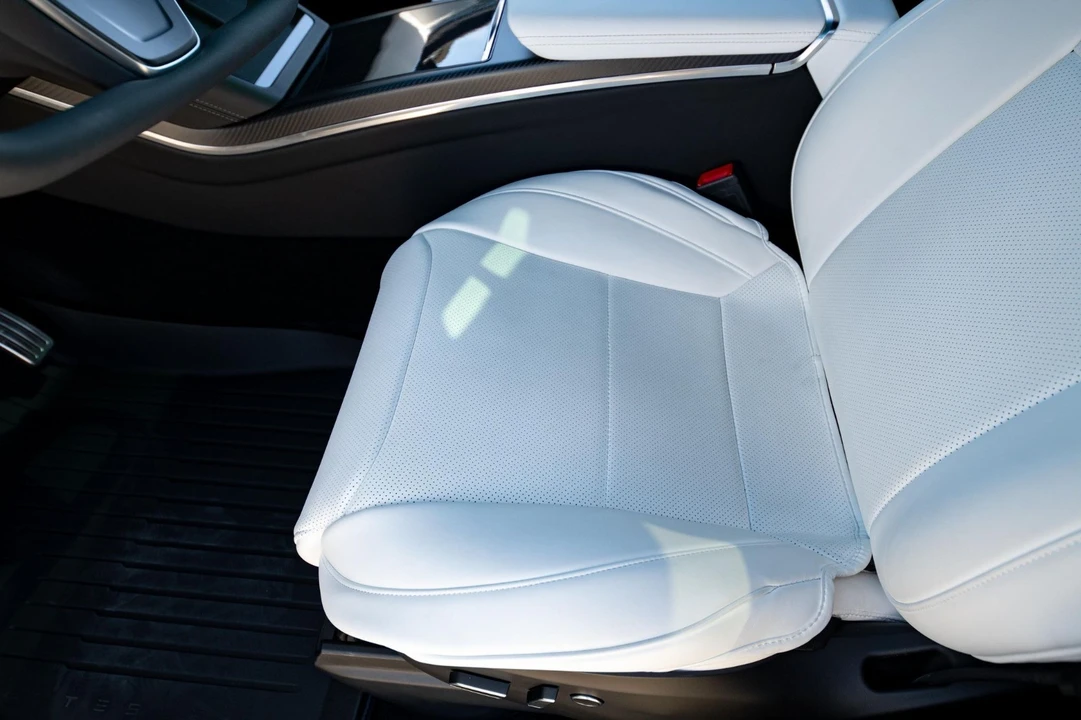 2022 Tesla Model X - Image 16 of 18