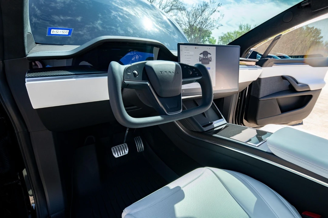 2022 Tesla Model X - Image 15 of 18