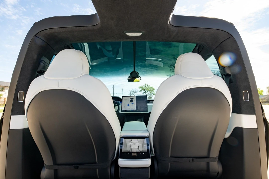 2022 Tesla Model X - Image 14 of 18