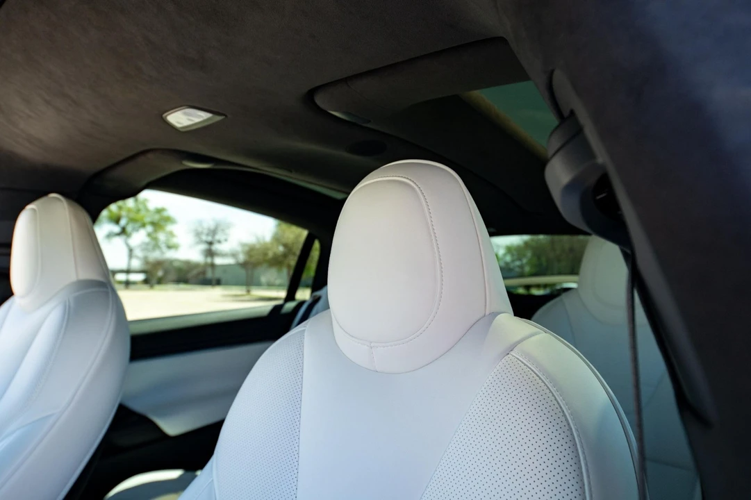 2022 Tesla Model X - Image 13 of 18