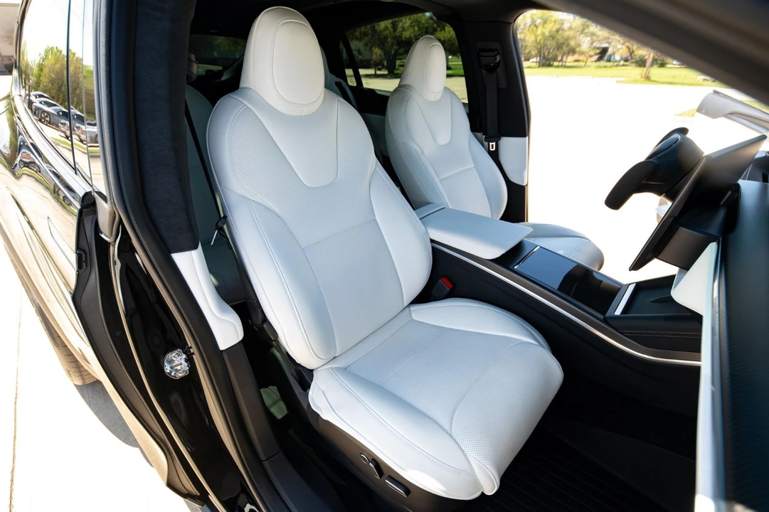 2022 Tesla Model X - Image 17 of 18