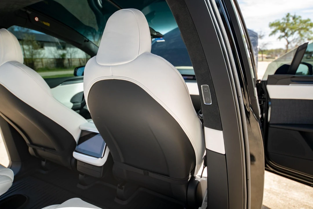2022 Tesla Model X - Image 8 of 18