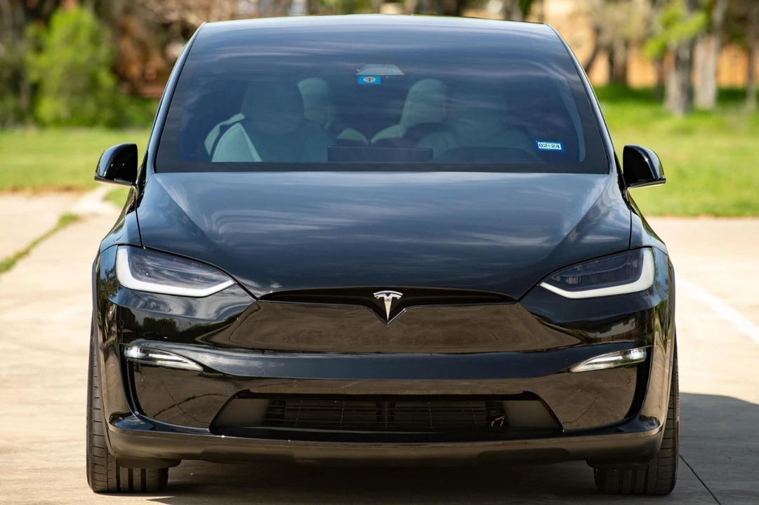 2022 Tesla Model X - Image 2 of 18