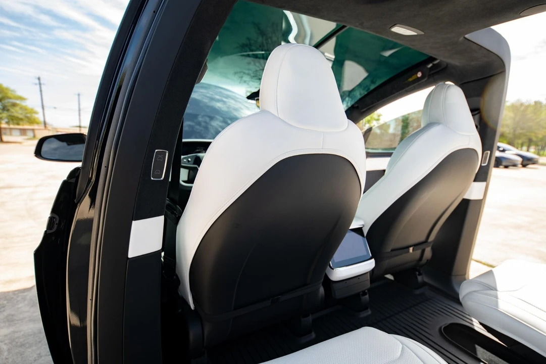 2022 Tesla Model X - Image 4 of 18