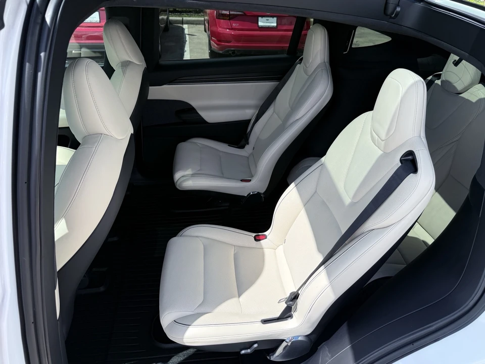 2022 Tesla Model X - Image 19 of 20