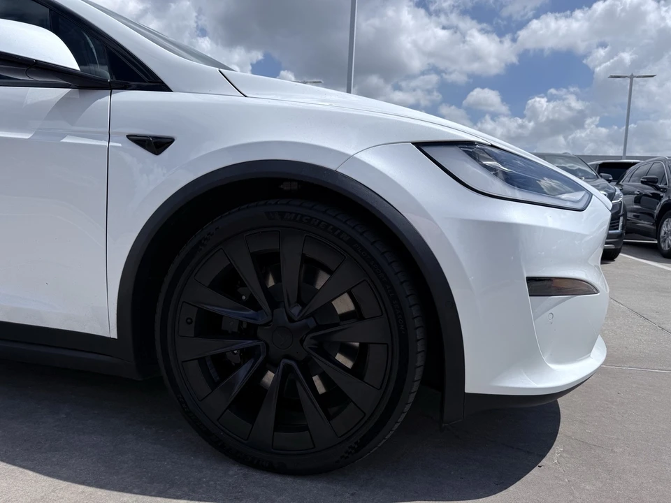 2022 Tesla Model X - Image 5 of 20