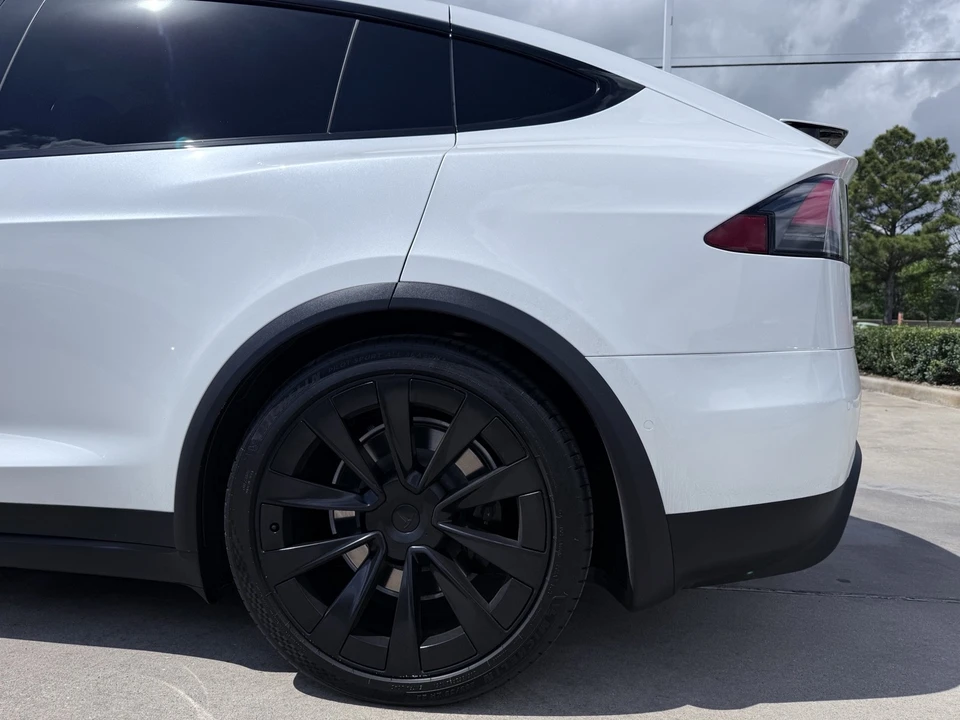 2022 Tesla Model X - Image 10 of 20