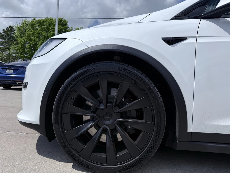 2022 Tesla Model X - Image 2 of 20