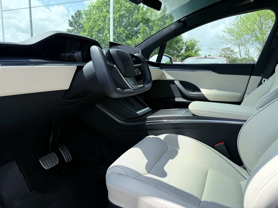 2022 Tesla Model X - Image 16 of 20
