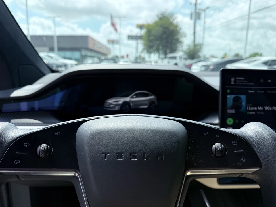 2022 Tesla Model X - Image 17 of 20