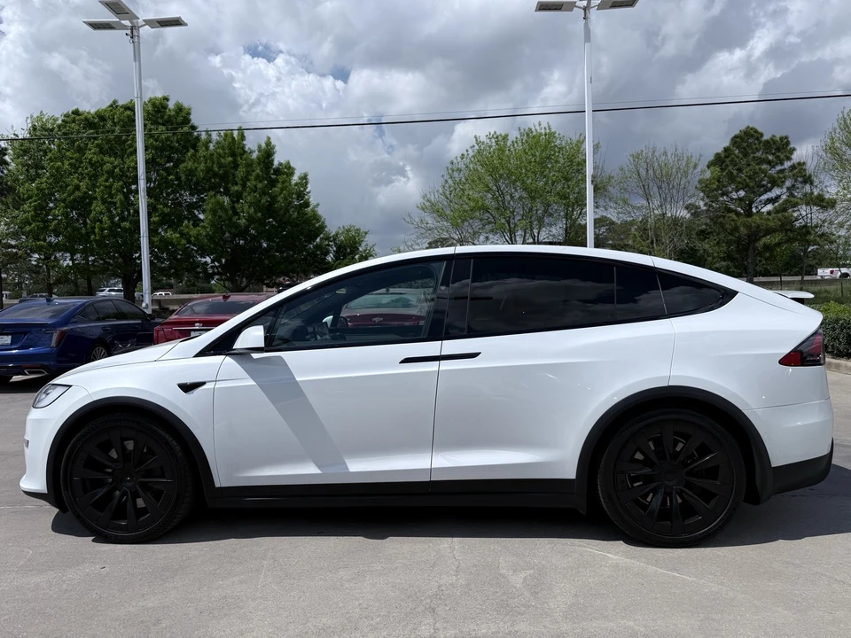 2022 Tesla Model X - Image 11 of 20
