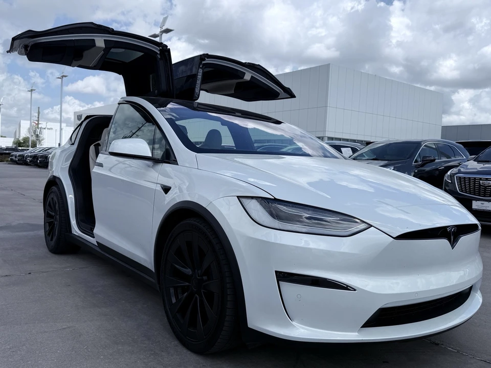 2022 Tesla Model X - Image 14 of 20
